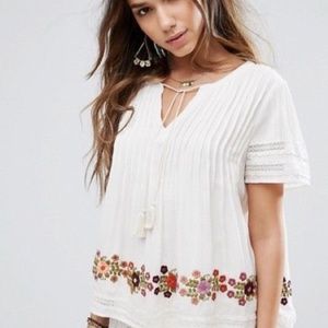TULAROSA CARLEY FLORAL EMBROIDERED TOP